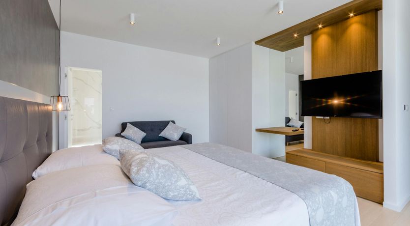 Photo of The Island Artist