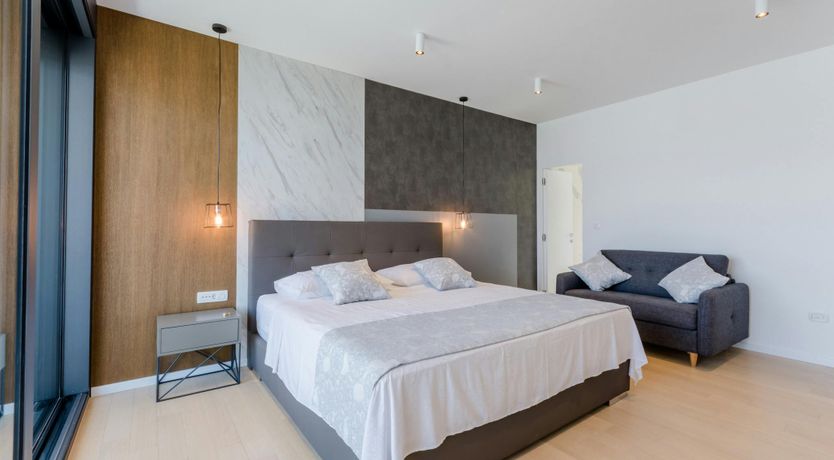 Photo of The Island Artist