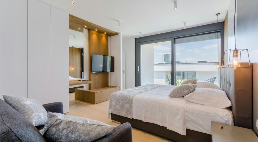 Photo of The Island Artist