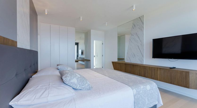 Photo of The Island Artist