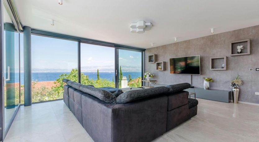 Photo of The Island Artist