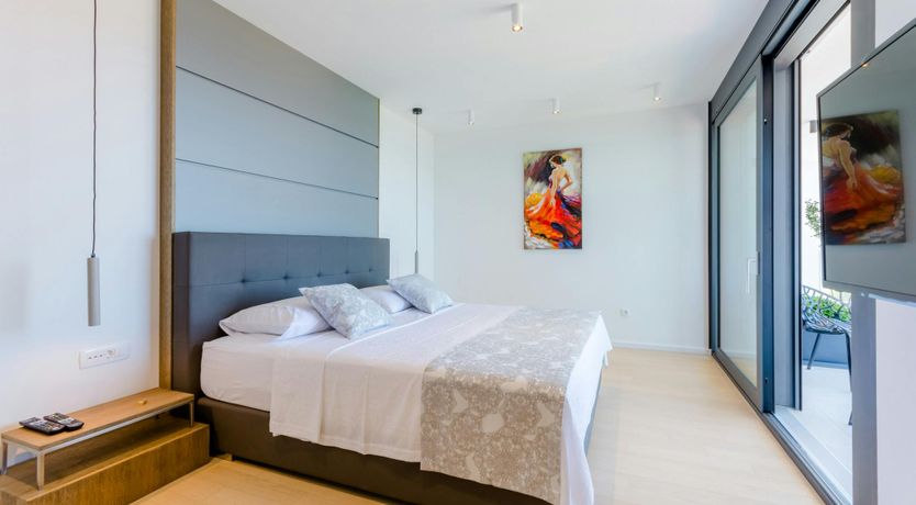 Photo of The Island Artist