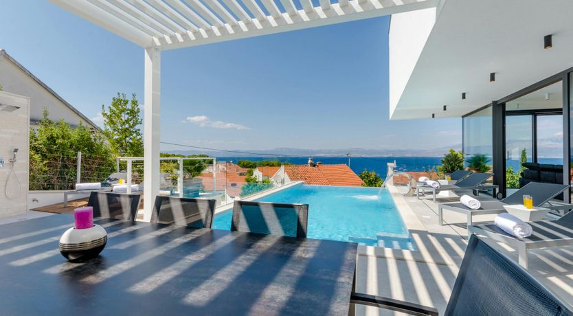 Photo of The Island Artist