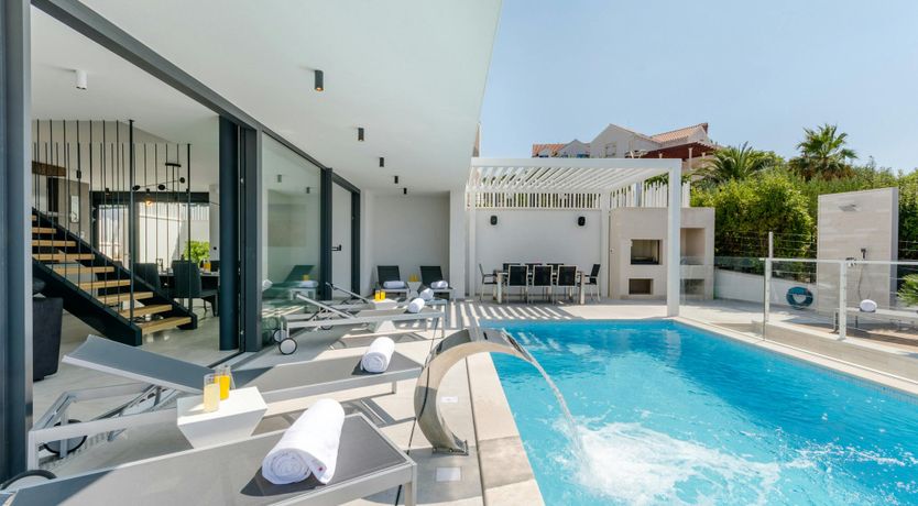 Photo of The Island Artist