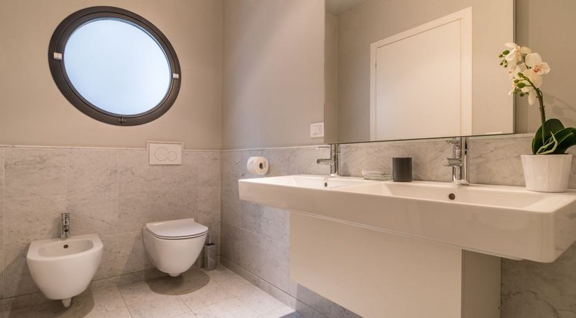 Photo of Venetian Wisteria