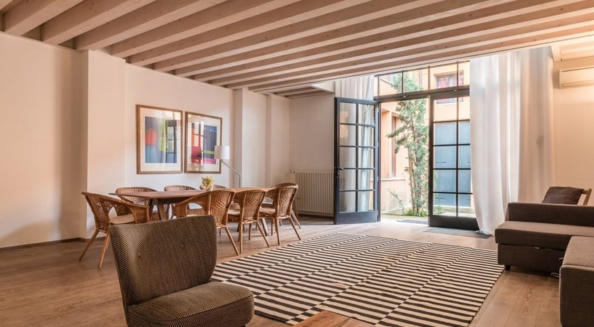 Photo of Venetian Wisteria