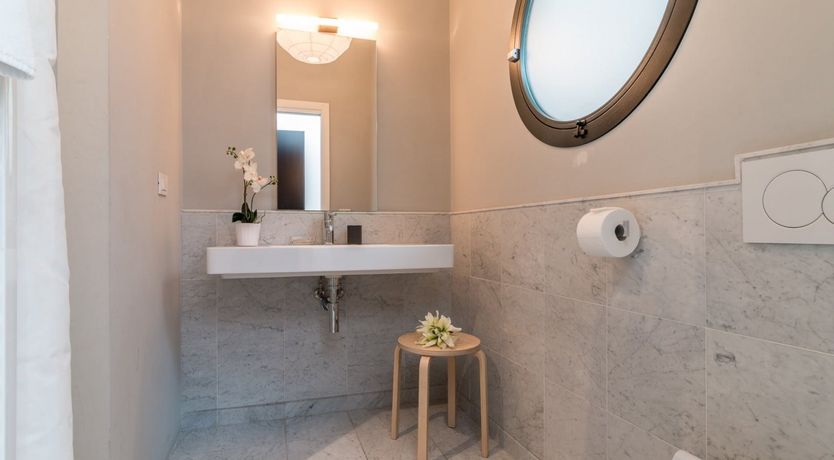 Photo of Venetian Wisteria