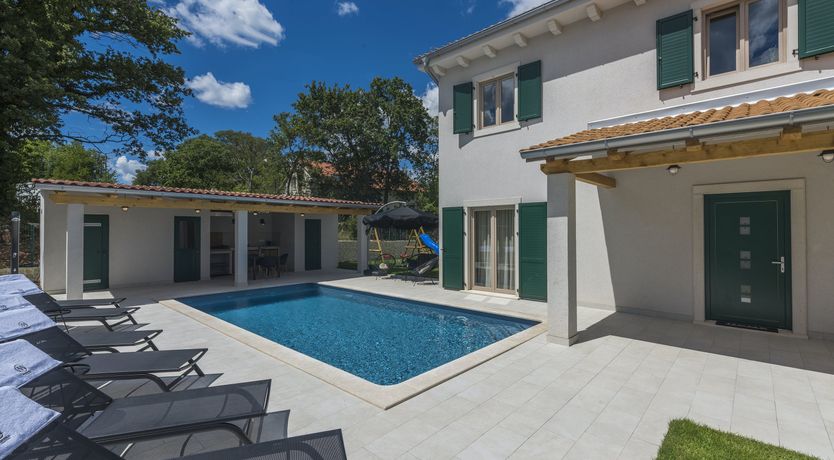 Photo of Bubbles on the Waves