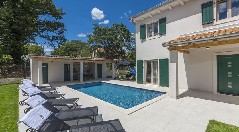 Photo of Bubbles on the Waves