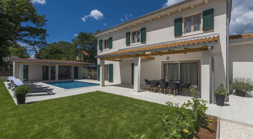 Photo of Bubbles on the Waves