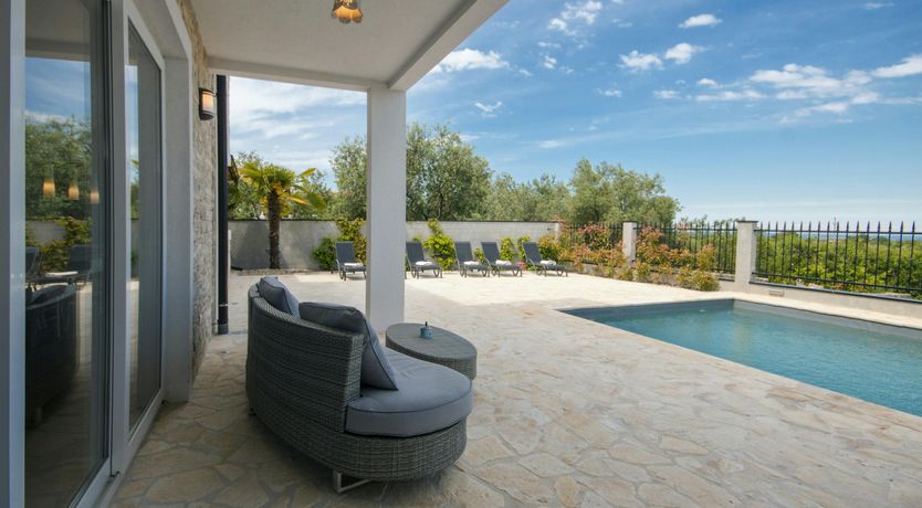 Photo of A Glance from the Peak