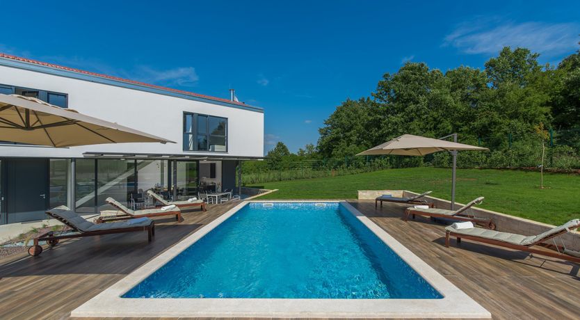 Photo of The Green Star