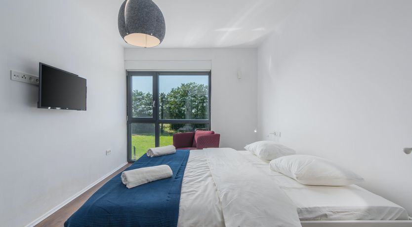 Photo of The Green Star