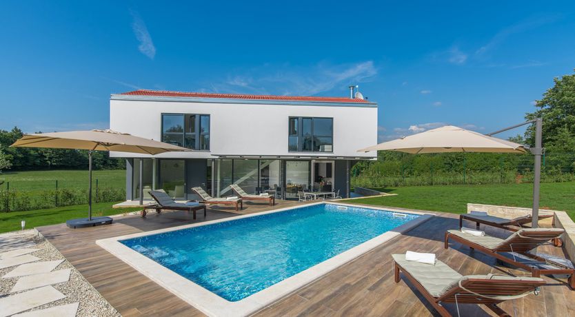 Photo of The Green Star