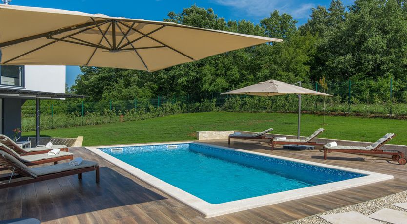 Photo of The Green Star