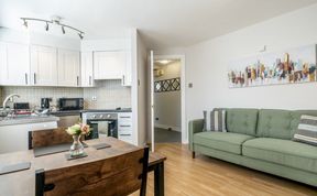 Photo of Queen's Light