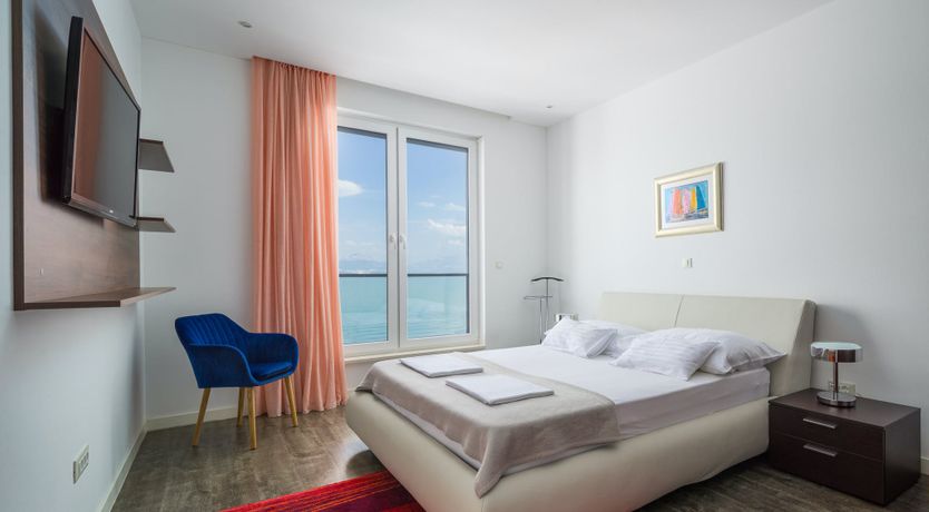 Photo of Dalmatian Gem