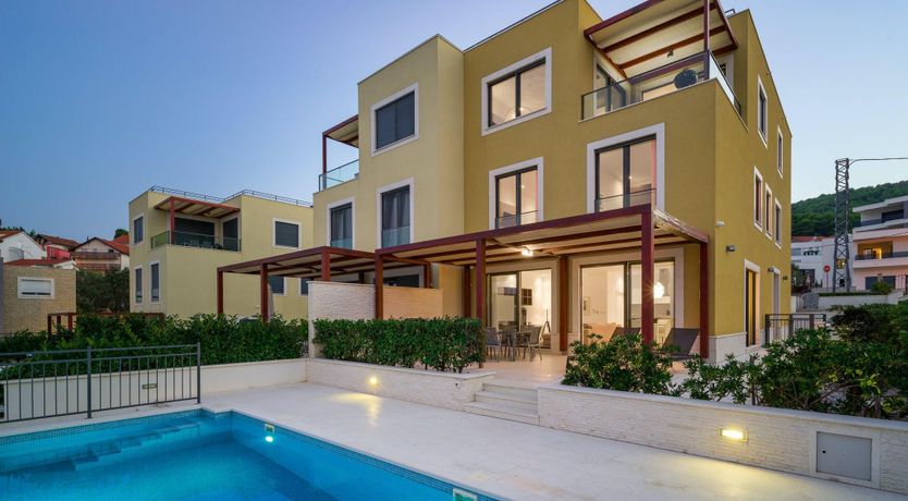 Photo of Dalmatian Gem