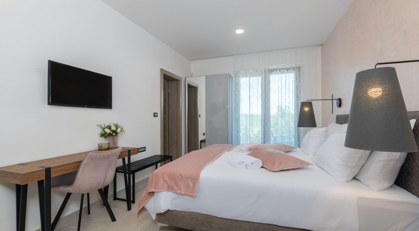 Photo of Promenade on the Shore