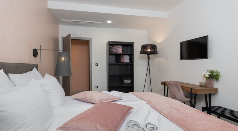 Photo of Promenade on the Shore