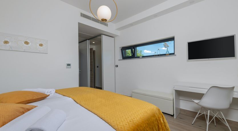 Photo of Promenade on the Shore