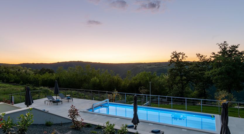 Photo of Promenade on the Shore