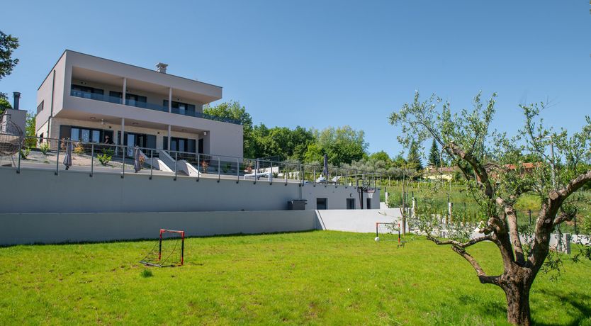 Photo of Promenade on the Shore