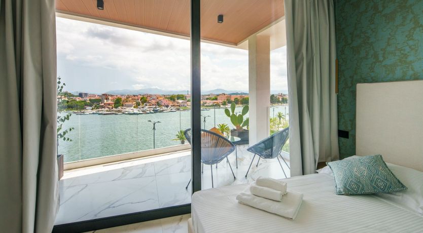 Photo of Olive Breeze