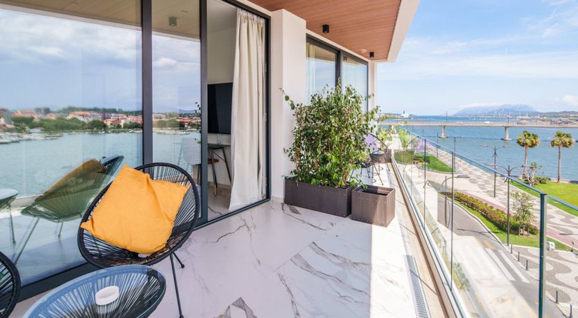 Photo of Olive Breeze