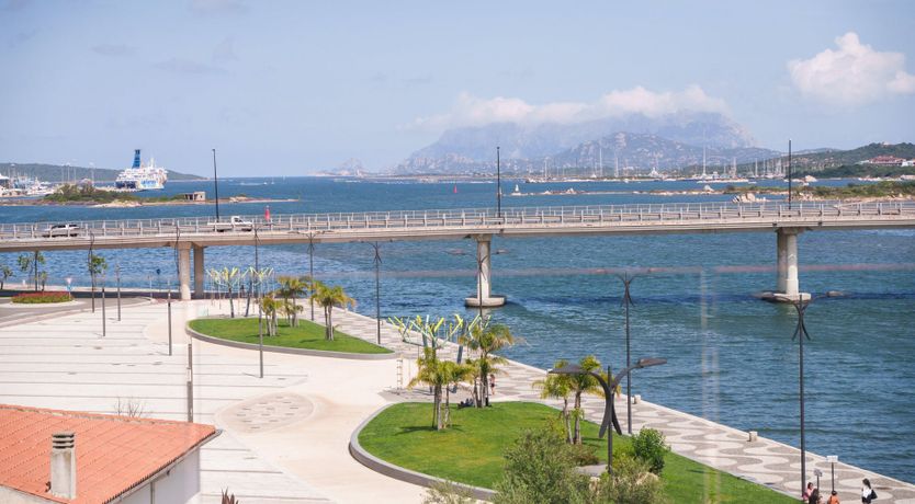 Photo of Olive Breeze