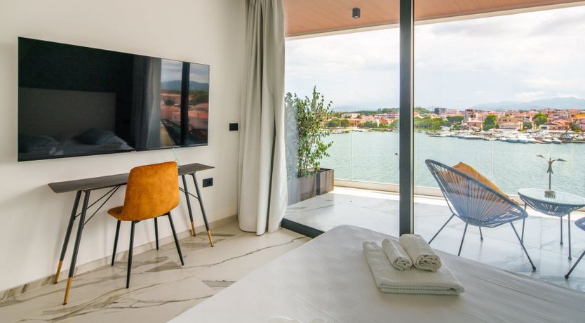 Photo of Olive Breeze