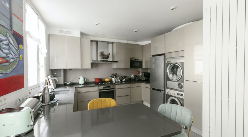 Photo of Parisian Teal