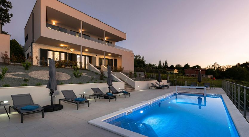 Photo of Lovely Labin