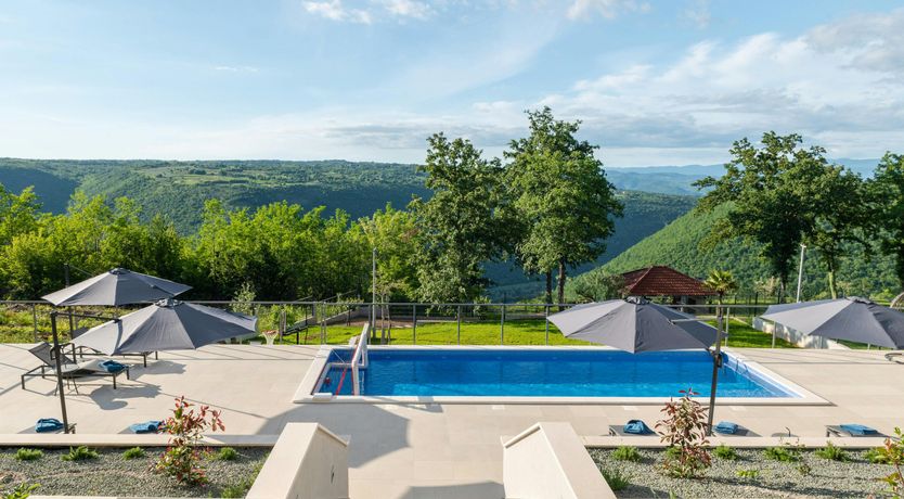 Photo of Lovely Labin