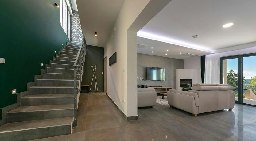 Photo of Lovely Labin