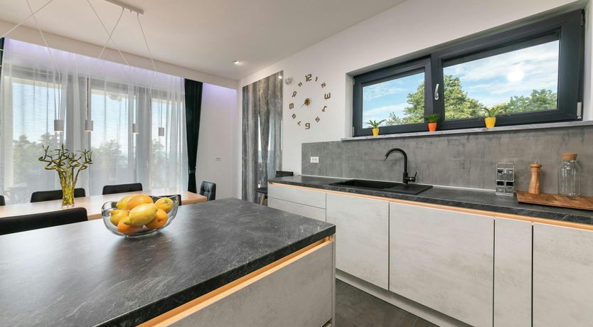 Photo of Lovely Labin