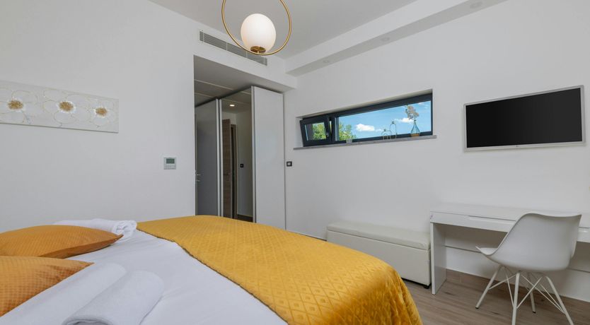 Photo of Lovely Labin