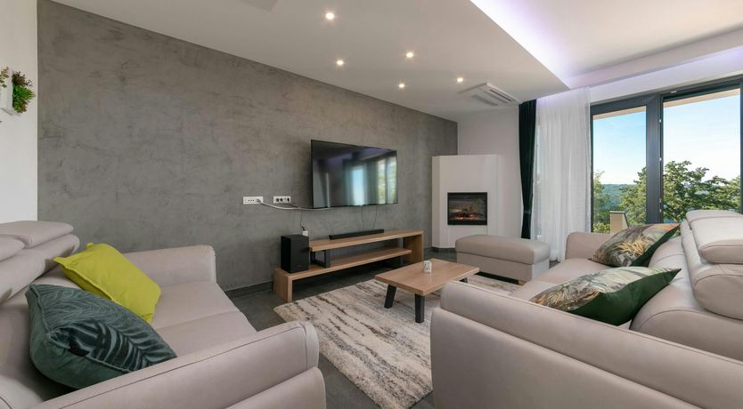 Photo of Lovely Labin