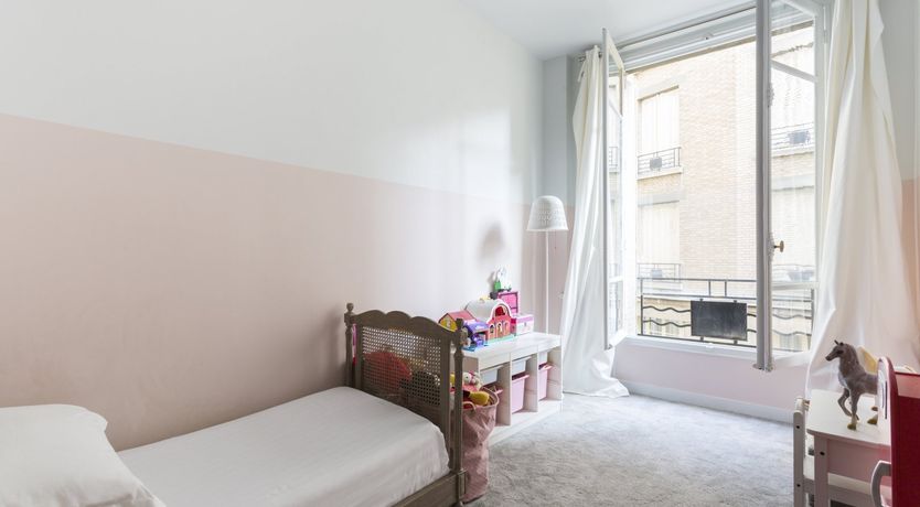 Photo of Triumphant Neighbour