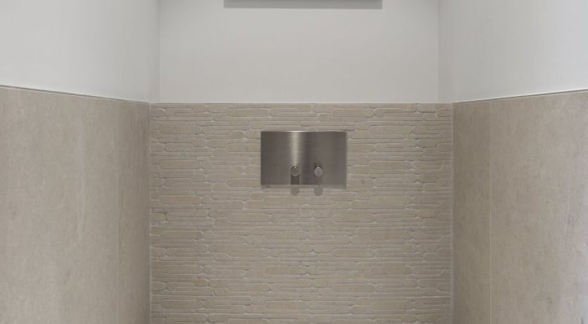 Photo of Triumphant Neighbour