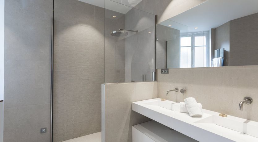 Photo of Triumphant Neighbour