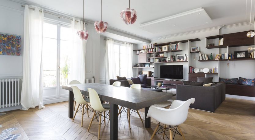 Photo of Triumphant Neighbour