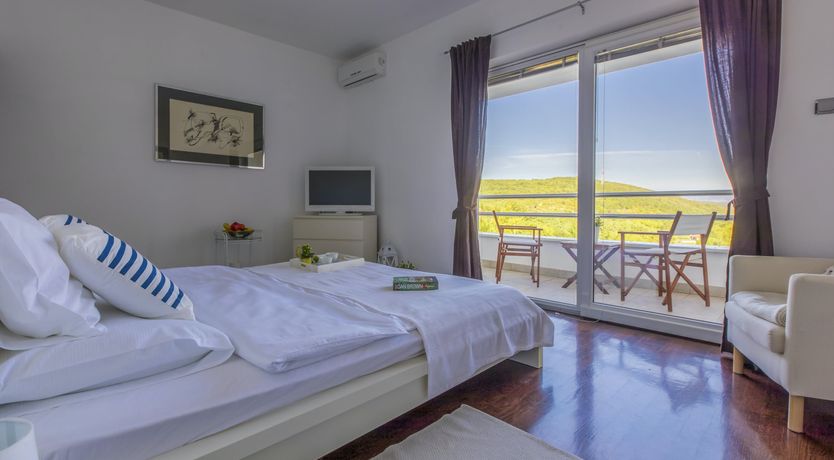 Photo of Eyes on the Waves