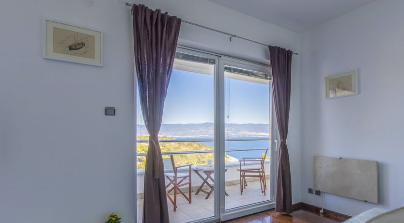 Photo of Eyes on the Waves