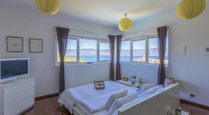 Photo of Eyes on the Waves