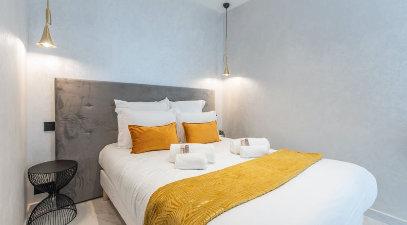 Photo of Petite & Sweet