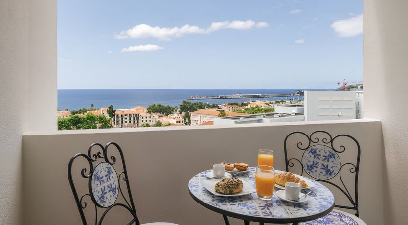 Photo of Shingle & Stone