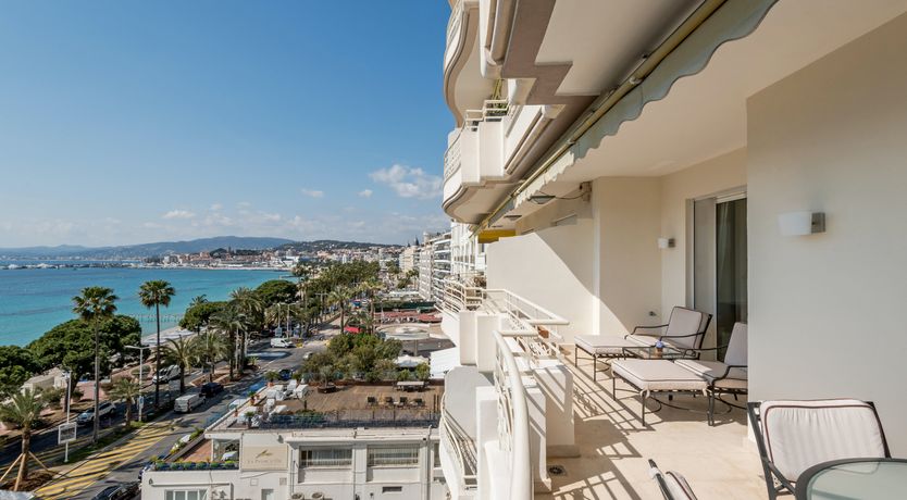 Photo of Champagne Beauty