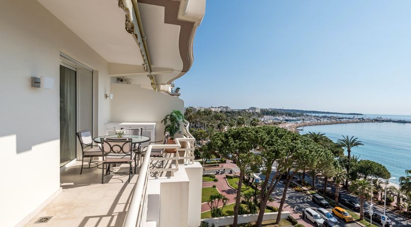 Photo of Champagne Beauty