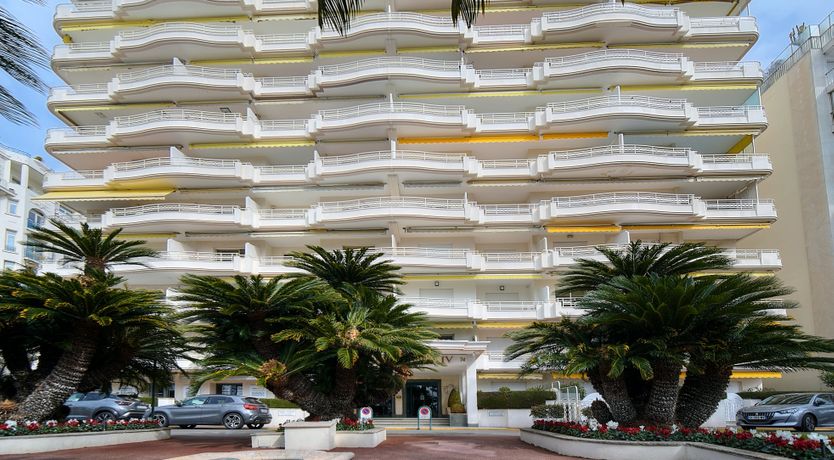 Photo of Champagne Beauty